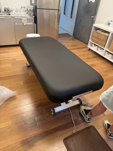 Earthlite ELLORA LIFT Massage Table - Image 12